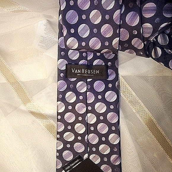 VAN HEUSEN tie 100% silk dots stain resistance - Picture 4 of 6